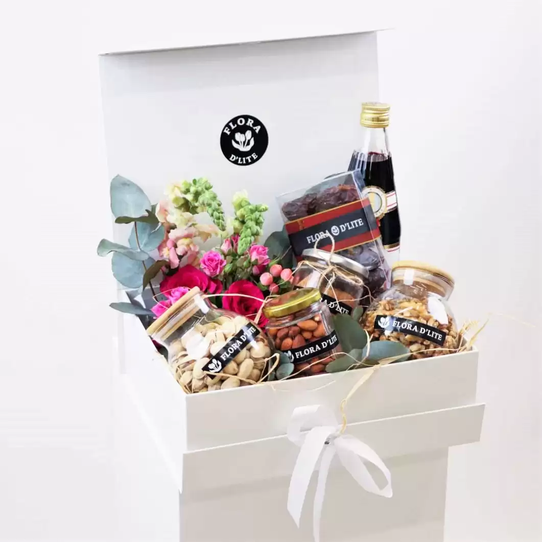 Gift Hamper With Dry Fruits And Nuts