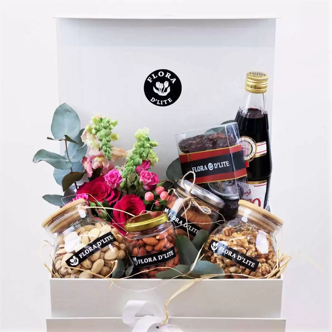 Gift Hamper With Dry Fruits And Nuts