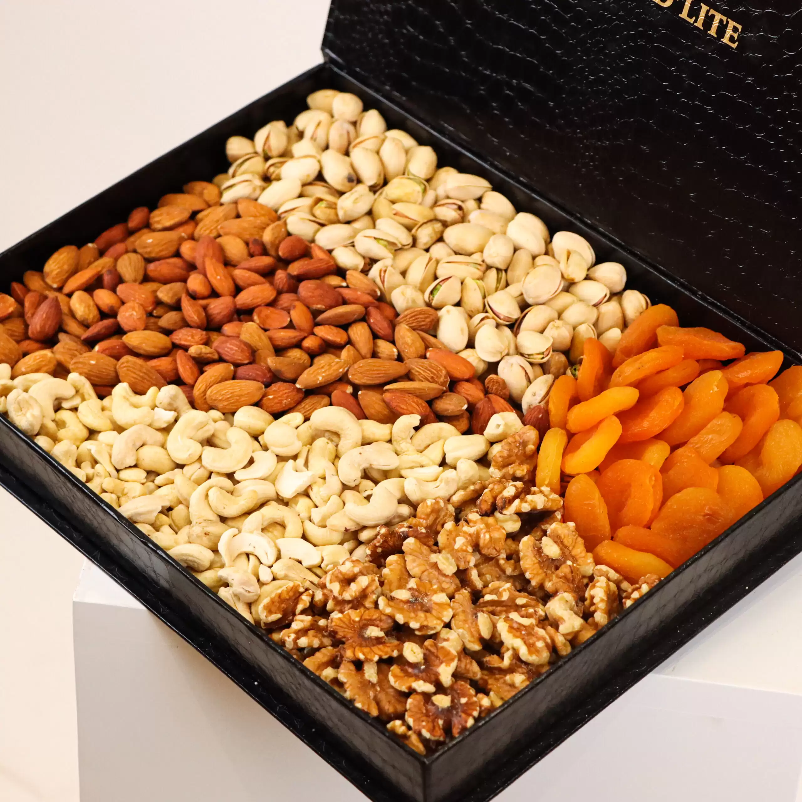 Arabian Dry Fruits and Nuts Box